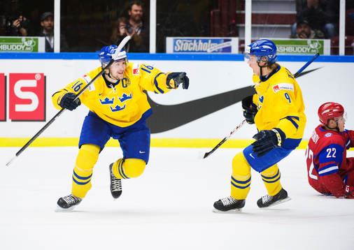 Sveriges Filip Forsberg och Jacob de la Rose jublar