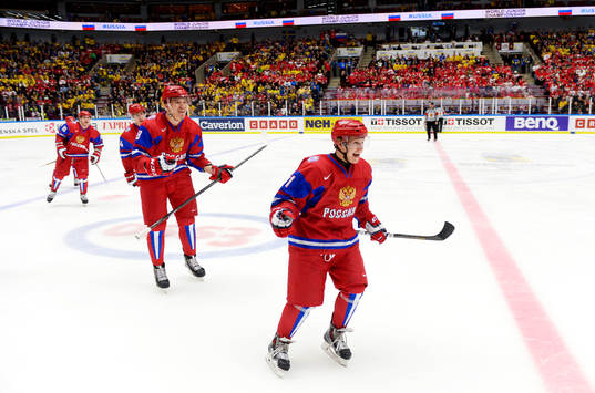 Alexander Barabanov i Ryssland till höger jublar