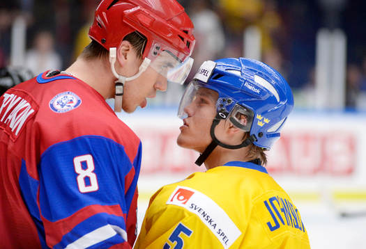 Nikita Tryamkin och Andreas Johnson käftar mot varandra