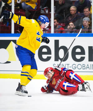 Sveriges Gustav Olofsson ser Rysslands Vyacheslav Osnovin