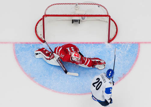 Finlands Teuvo Teravainen gör 1-4 på straff bakom Kanadas