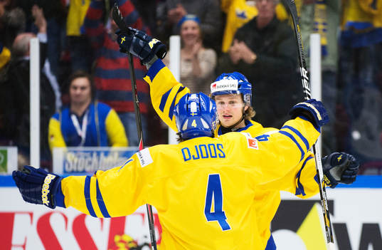 Sveriges Christian Djoos och Lucas Wallmark jublar