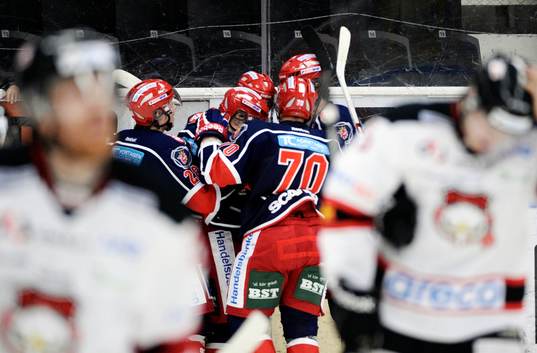 Södertäljes Philip Desimone jublar