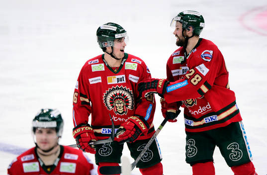 Frölundas Erik Gustafsson och Dick Axelsson jublar