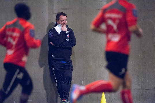 Helsingborgs tränare Roar Hansen bevakar biptesten