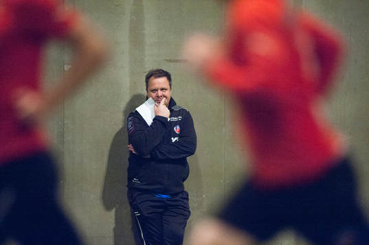 Helsingborgs tränare Roar Hansen bevakar biptesten