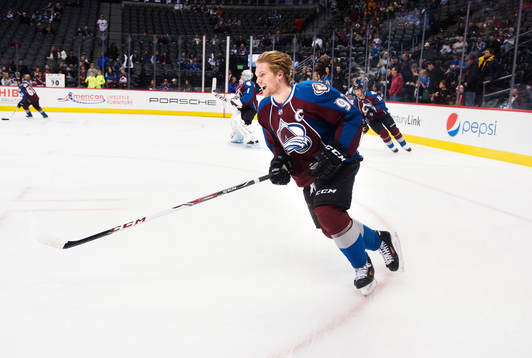 Colorados Gabriel Landeskog värmer upp