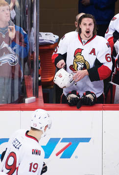 Ottawas Erik Karlsson skriker till Jason Spezza