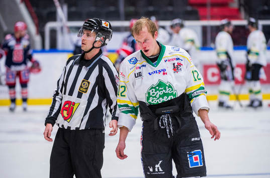Björklövens Linus Boström leds av isen