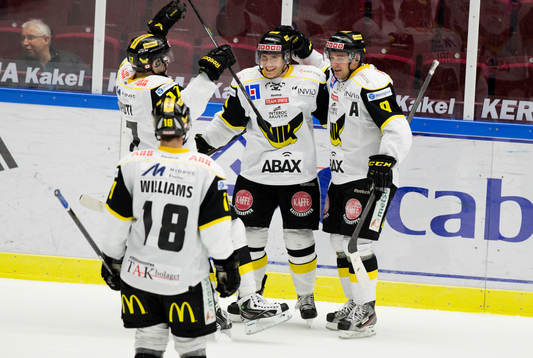 Matthew Fornataro i Västerås gör 3-1 och jublar