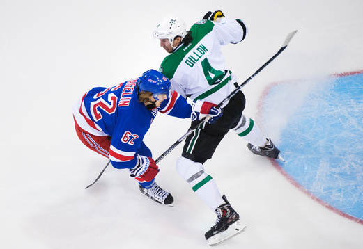 New Yorks Carl Hagelin stoppas av Dallas Brenden Dillon