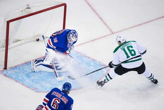 Dallas Ryan Garbutt gör 1-2 bakom New Yorks målvakt