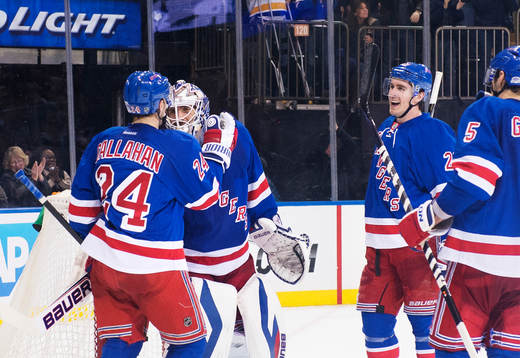 New Yorks Ryan Callahan och målvakt Henrik Lundqvist jublar