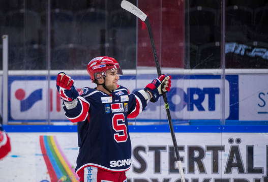 Södertäljes Mike Bergin jublar