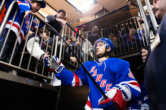 New Yorks Mats Zuccarello gör entré till ishockeymatchen