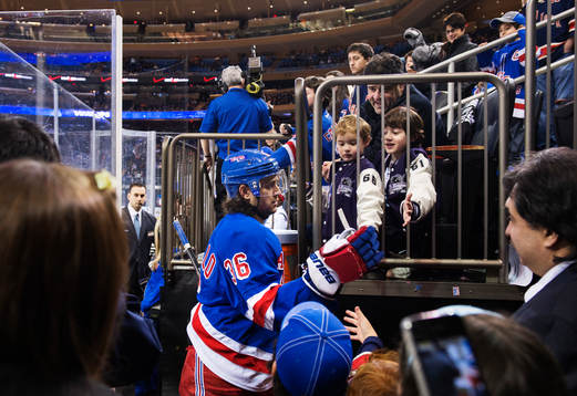New Yorks Mats Zuccarello lämnar uppvärmningen
