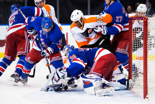 Oroligt framför New Yorks målvakt Henrik Lundqvist