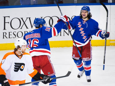 New Yorks Derick Brassard och Mats Zuccarello jublar
