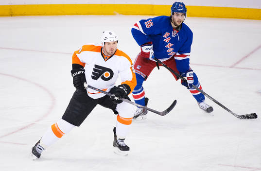 Philadelphias Nicklas Grossman och New Yorks Derick Brassard