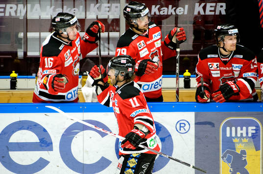 Malmö Redhawks Joey Tentute firar han gjort 2-0