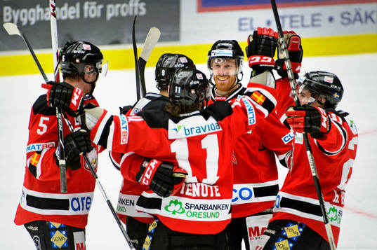 Malmö Redhawks firar 3-0 genom Fredrik Storm
