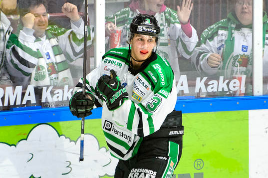 Rögles Hampus Olsson firar han gjort 4-1