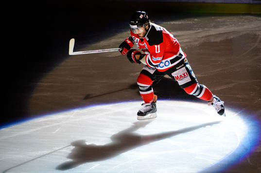 Malmö Redhawks Joey Tentute kommer in på isen