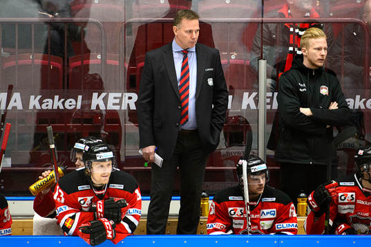 Malmö Redhawks tränare Mats Lusth på bänken