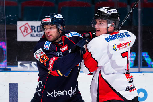 Djurgårdens Timmy Pettersson och Karlskronas Nick Angell