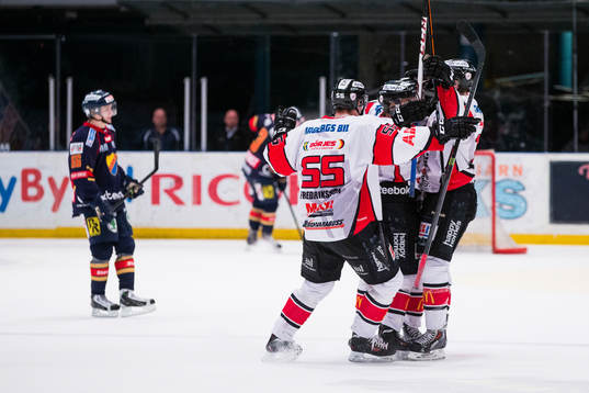 Spelarna i Karlskrona jublar