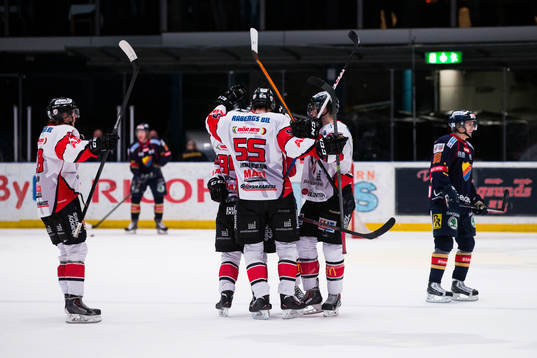 Spelarna i Karlskrona jublar