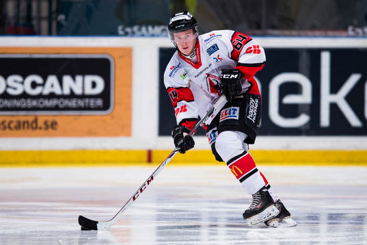 Karlskronas Jonathan Pudas med pucken