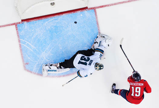 Washingtons Nicklas Bäckström missar en straff mot San
