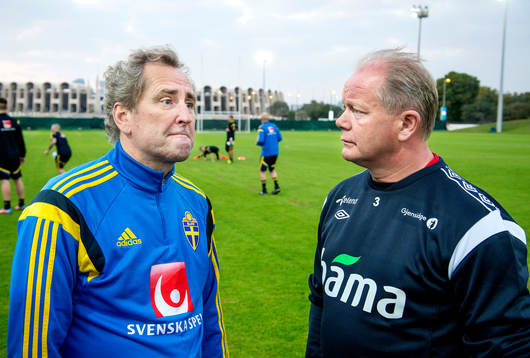 Sveriges förbundskapten Erik Hamrén tillsamman med Norges