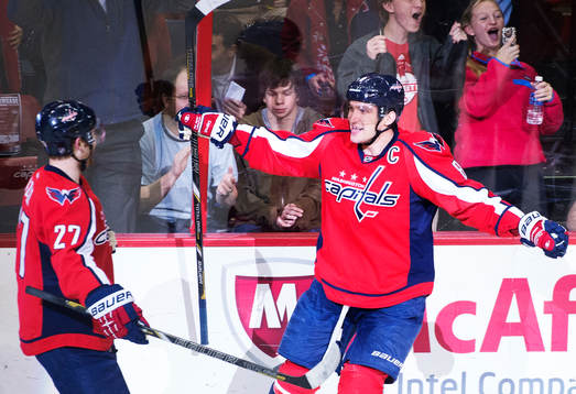 Washingtons Alexander Ovechkin (t h) jublar