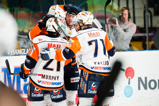 Växjös spelare jublar