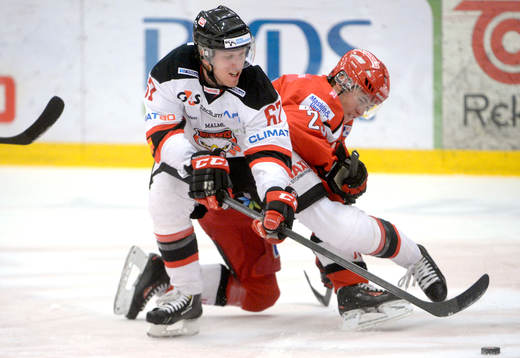 Malmö Redhawks Tobias Ericsson och Almtunas Jonas Berglund