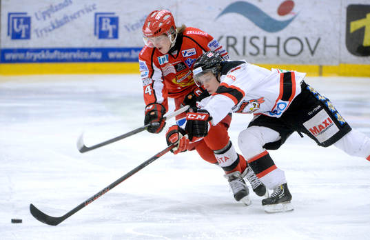 Malmö Redhawks Daniel Viksten och Almtunas Victor Aronsson