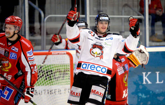Almtunas Tobias Hage deppar och Malmö Redhawks Björn