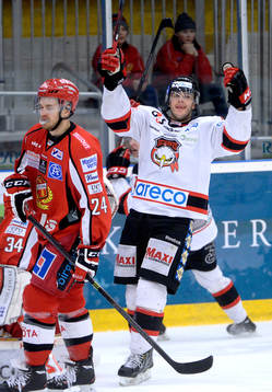 Malmö Redhawks Björn Svensson jublar