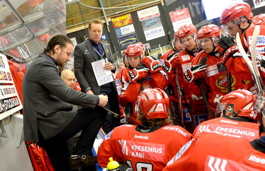 Almtunas tränare Niklas Eriksson och assisterande tränare