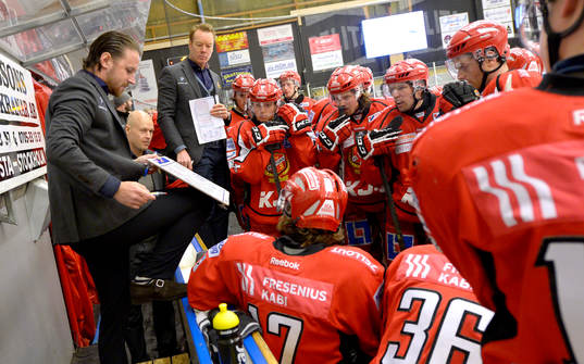 Almtunas tränare Niklas Eriksson och assisterande tränare
