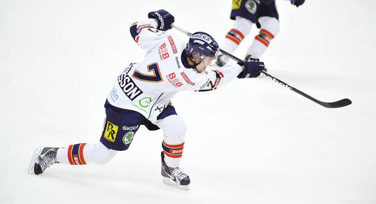 Djurgårdens Nils Andersson skjuter