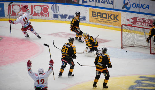 Modos Simon Önerud har gjort 0-2 bakom Skellefteås