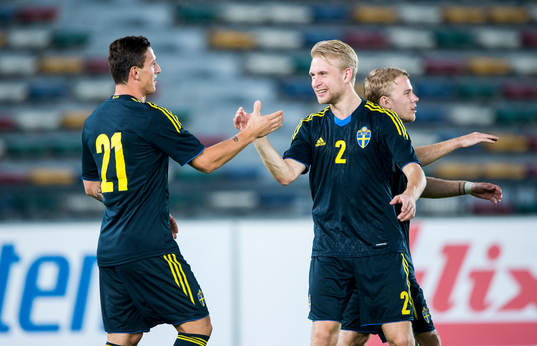Sveriges Erton Fejzullahu jublar med Johan Larsson