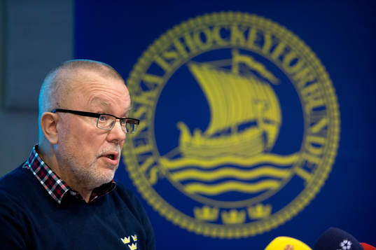 Leif Boork presenterar Damkronornas trupp till OS i Sotji