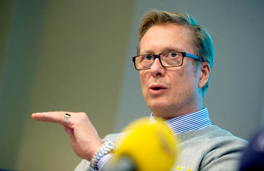 Tommy Boustedt presenterar Damkronornas trupp till OS i