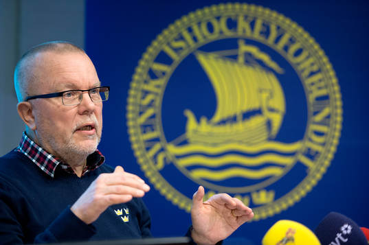 Leif Boork presenterar Damkronornas trupp till OS i Sotji