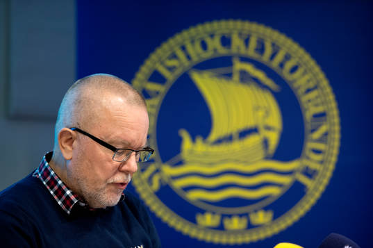 Leif Boork presenterar Damkronornas trupp till OS i Sotji