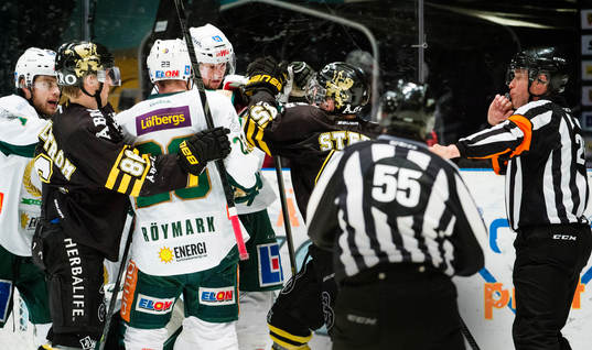 stökigt framför mål